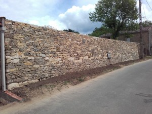 Mur calcaire, Calès