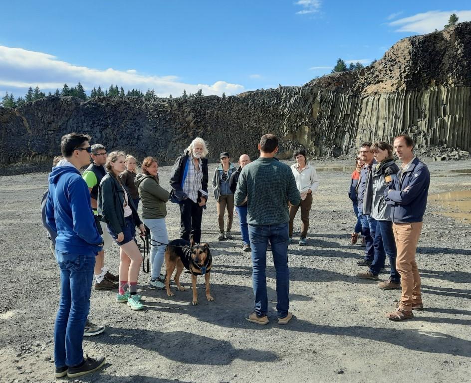 Filière pierre artisanale - visite d'un carrière de basalte