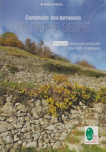 Construire des terrasses en pierre sèche