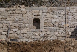 Mur de soutènement routier en pierre sèche, Felletin, Creuse