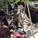 groupe de stagiaires devant le mur